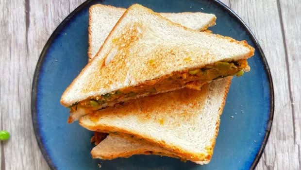 Aloo Matar Sandwich